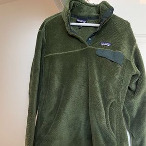 Like new Patagonia pullover women’s size XL, forest green